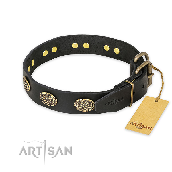 Rust-proof traditional buckle on full grain leather collar for your attractive pet